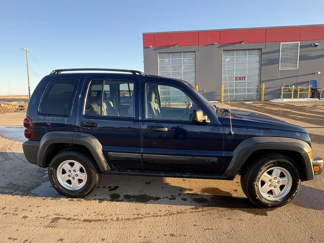 Jeep Liberty снимка Jeep Liberty