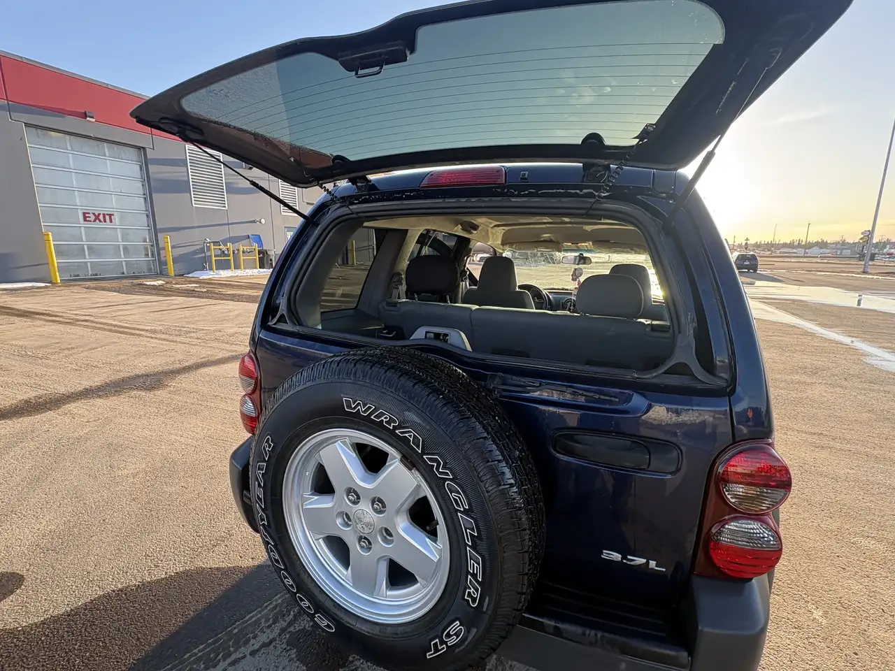 Jeep Liberty снимка Jeep Liberty