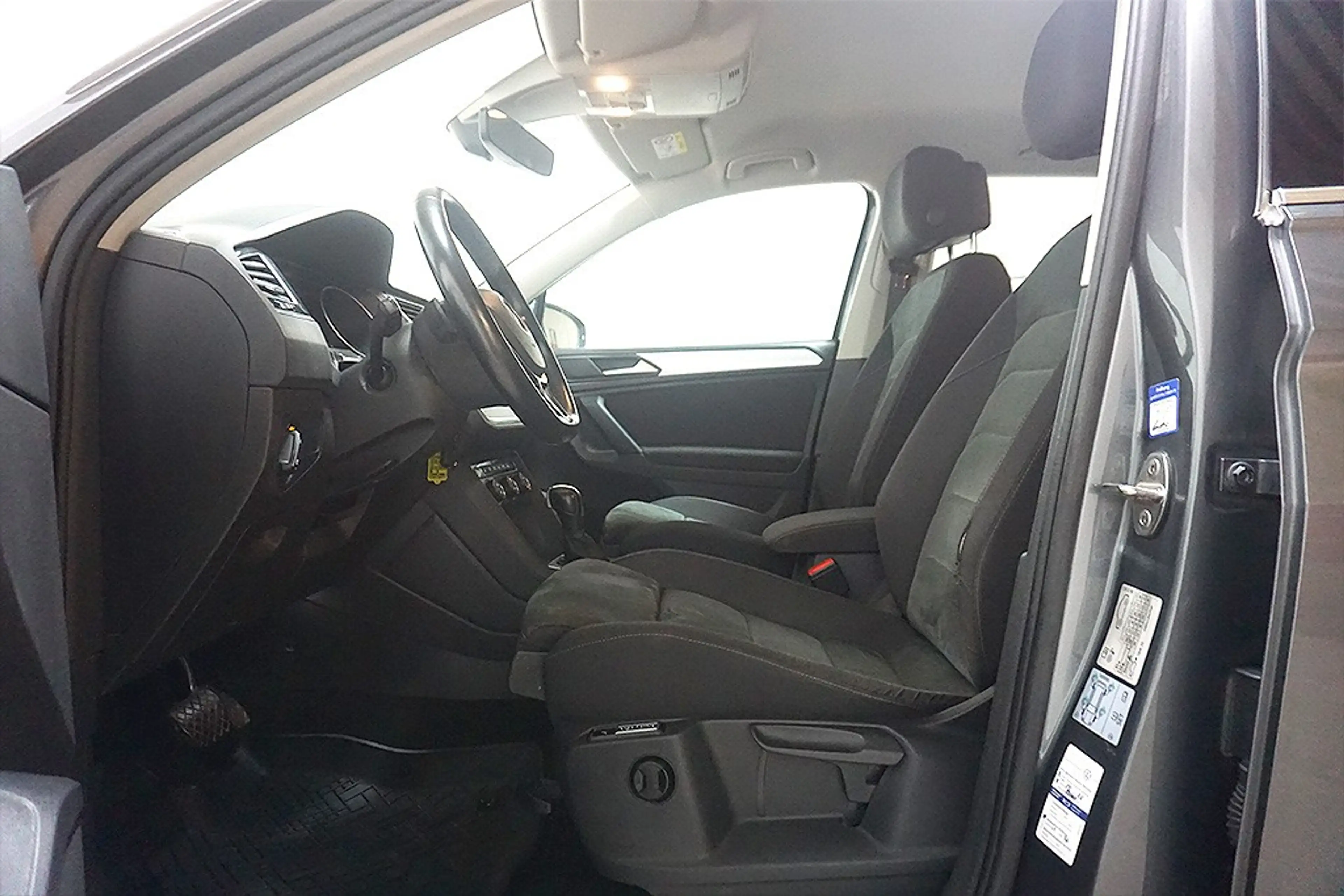 Volkswagen Tiguan 2.0TDI DSG Comfortline 4M AHK SHZ — photo 7