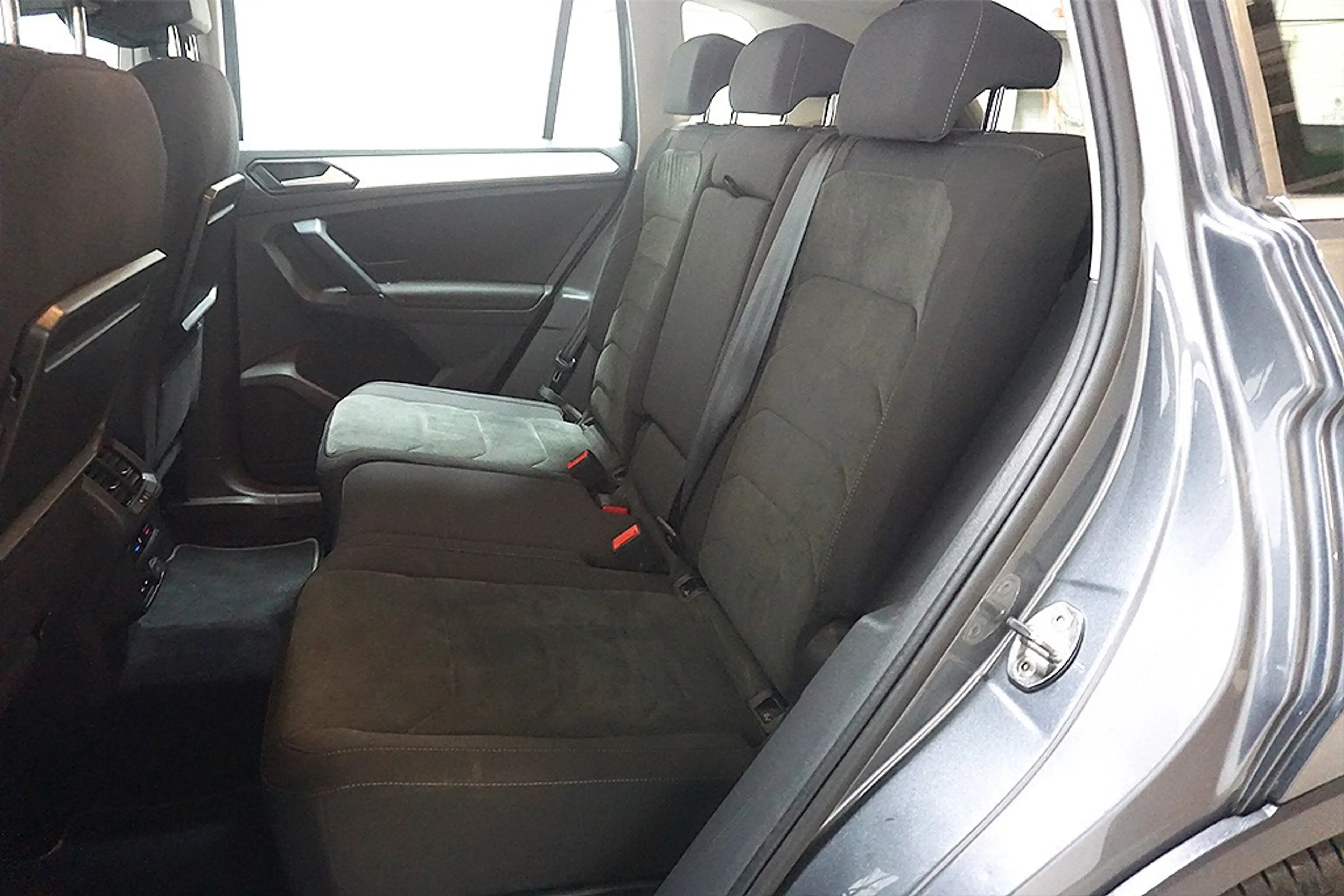 Volkswagen Tiguan 2.0TDI DSG Comfortline 4M AHK SHZ — photo 11