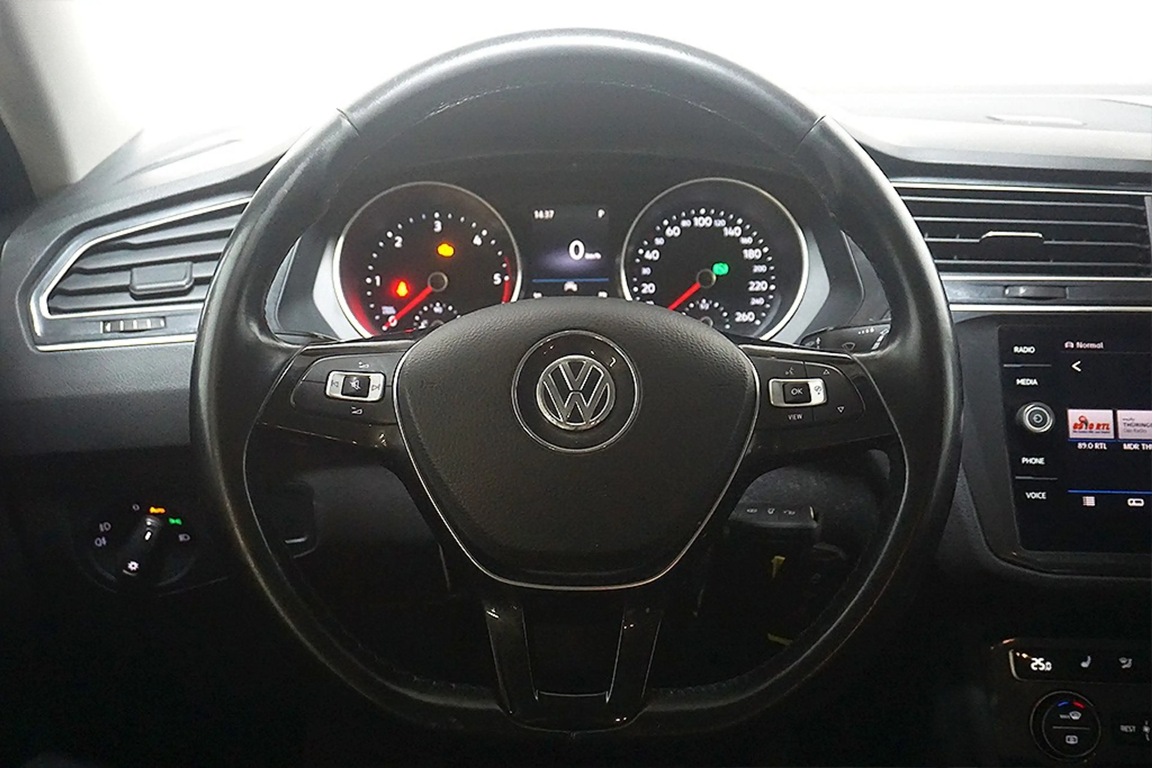 Volkswagen Tiguan 2.0TDI DSG Comfortline 4M AHK SHZ — photo 9