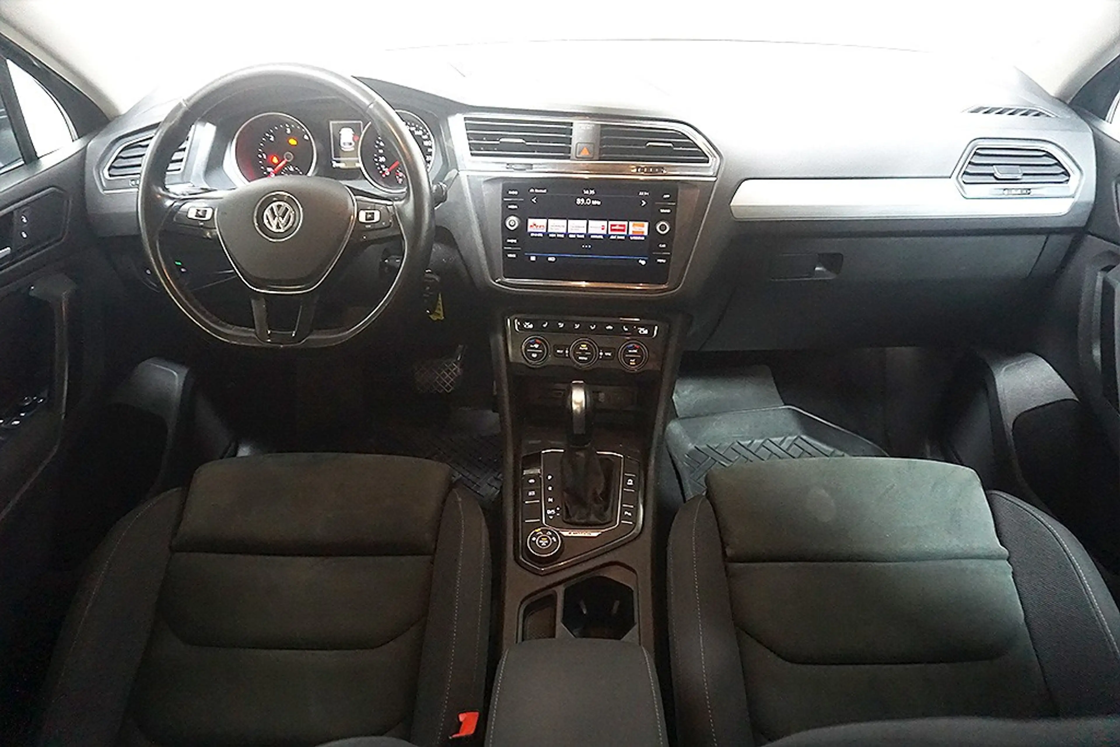 Volkswagen Tiguan 2.0TDI DSG Comfortline 4M AHK SHZ — photo 8