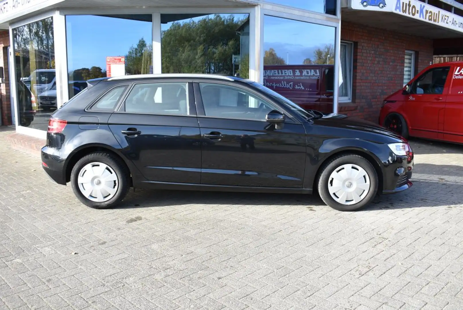 Audi A3 30 TDI Sportback Bi-Xenon Navi Sitzheizung Tempoma Schwarz - 2