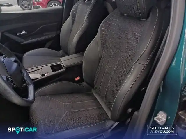 Peugeot 308 view 9