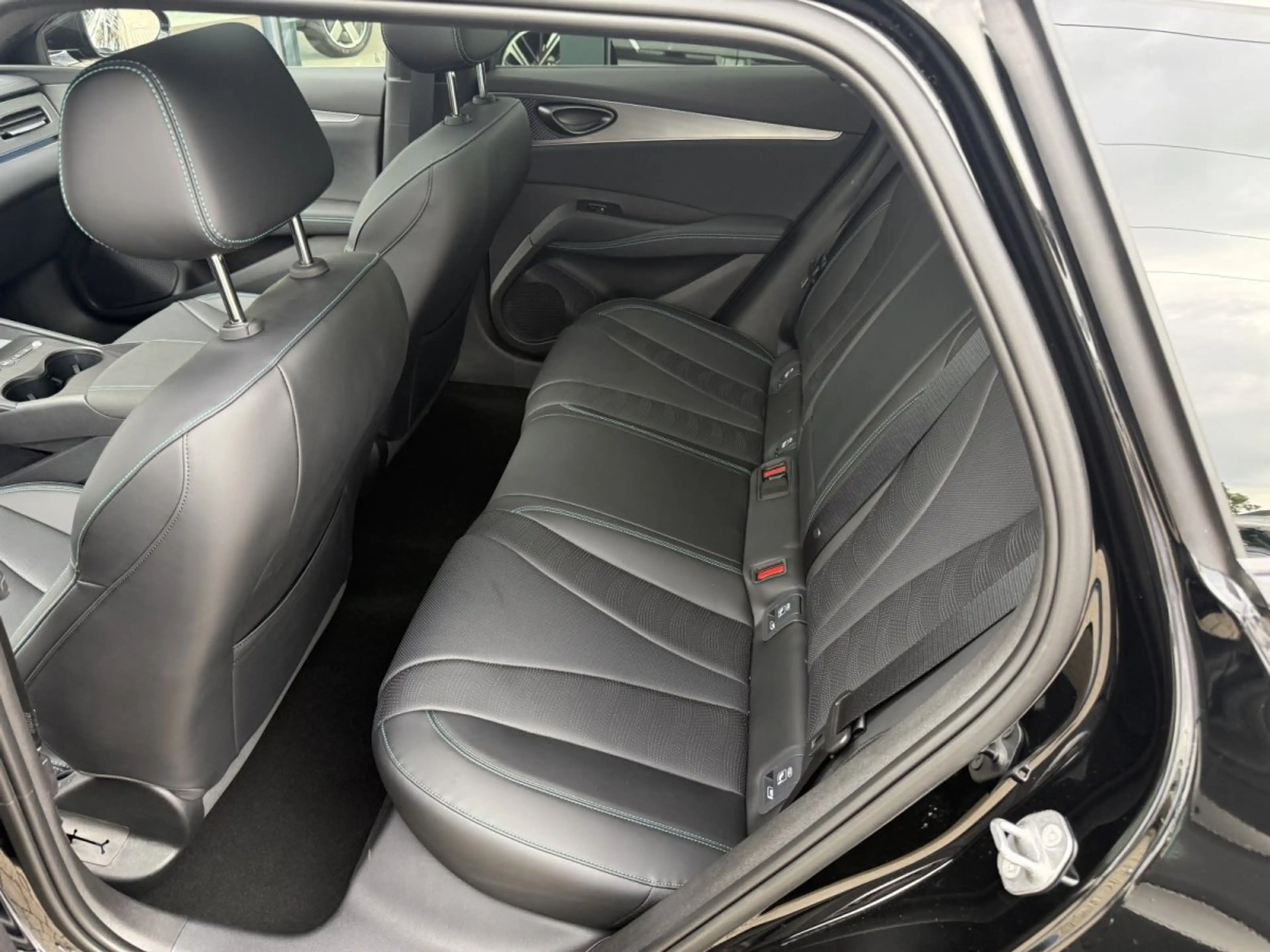 BYD Seal 6 DM-I Touring Comfort *Privacy*Pano*Leder*360Grad* — photo 9
