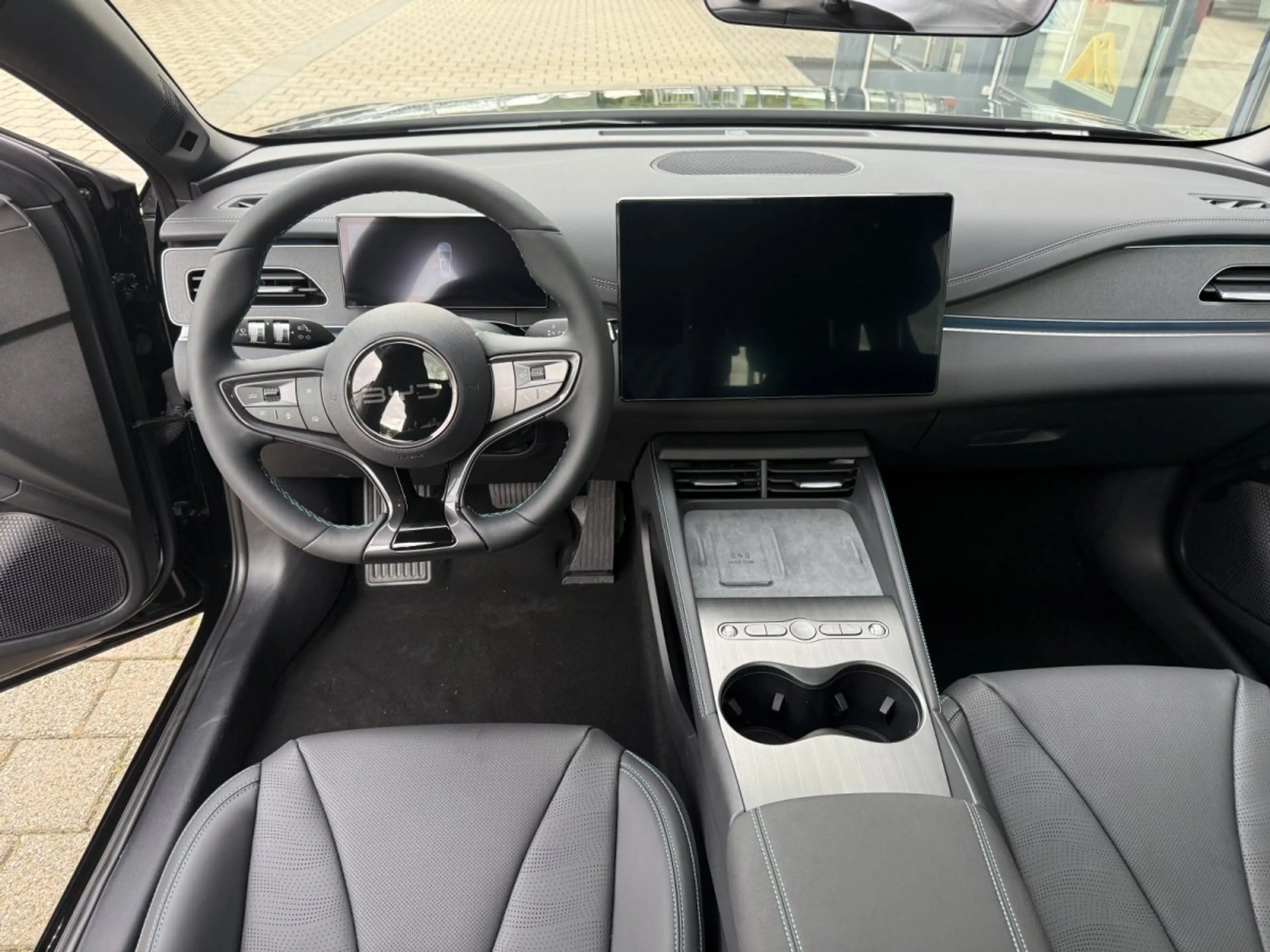 BYD Seal 6 DM-I Touring Comfort *Privacy*Pano*Leder*360Grad* — photo 13