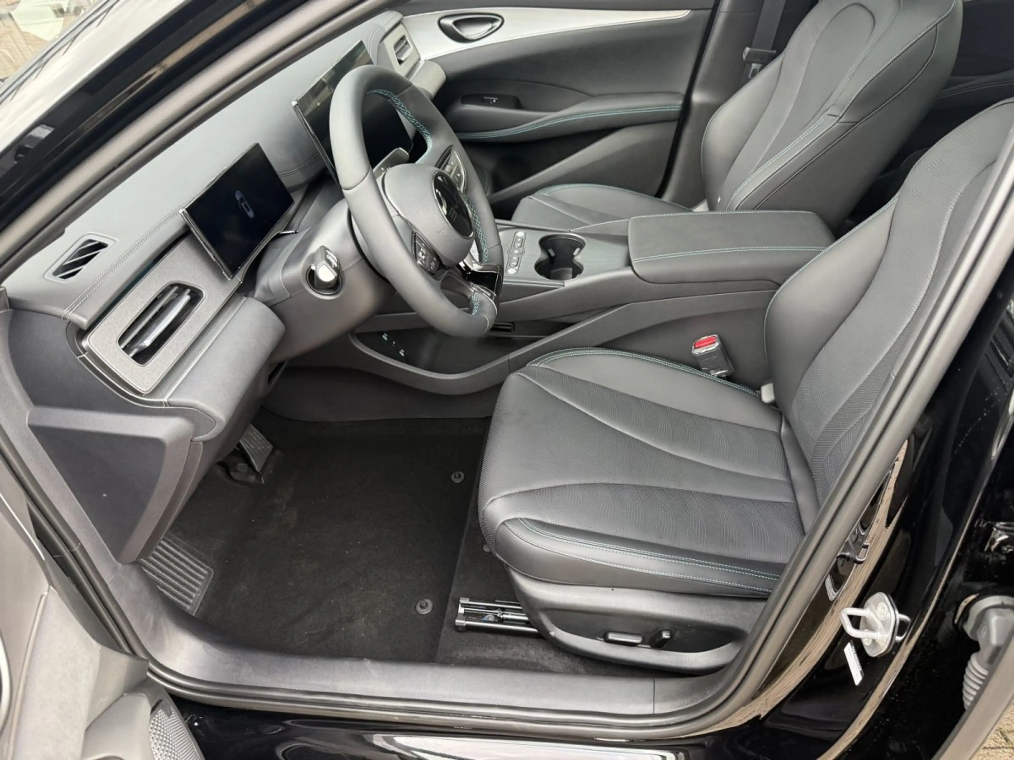 BYD Seal 6 DM-I Touring Comfort *Privacy*Pano*Leder*360Grad* — photo 6