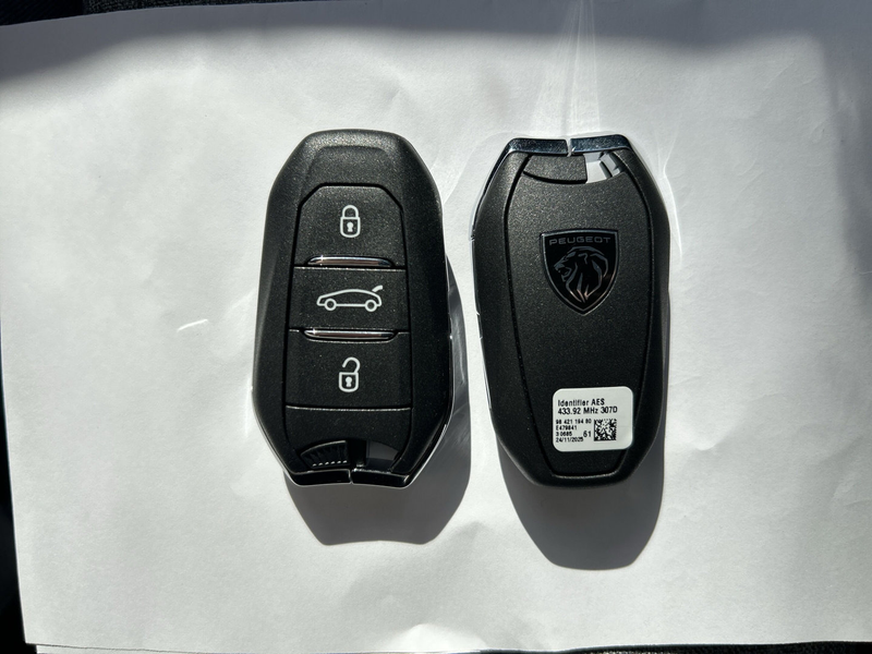 Peugeot 5008 GT Exclusive Hybrid 145 e-DSC6 — photo 13