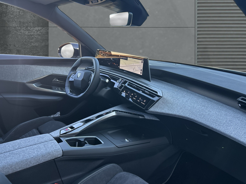 Peugeot 5008 GT Exclusive Hybrid 145 e-DSC6 — photo 8