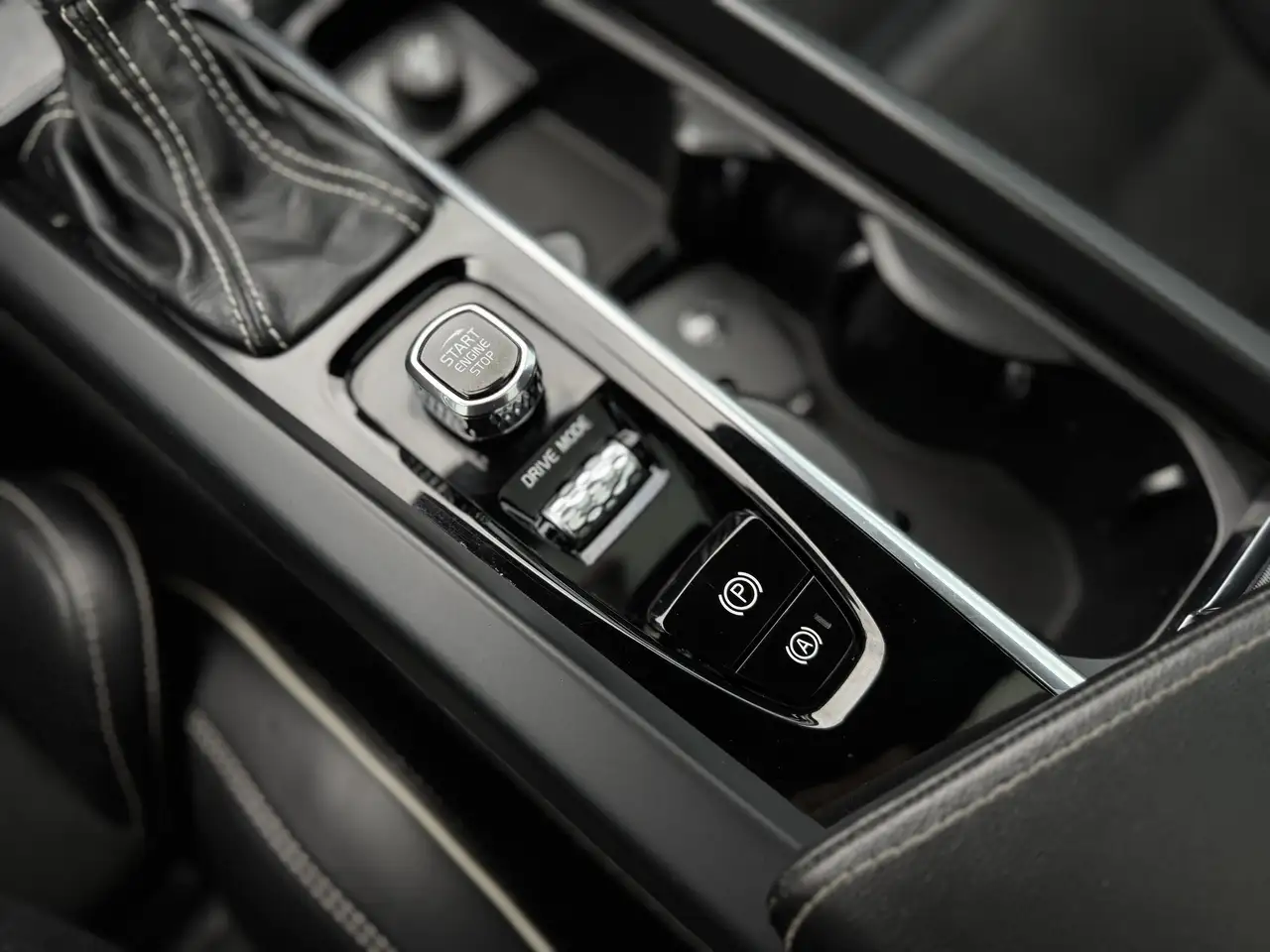 Volvo XC60 снимка Volvo XC60