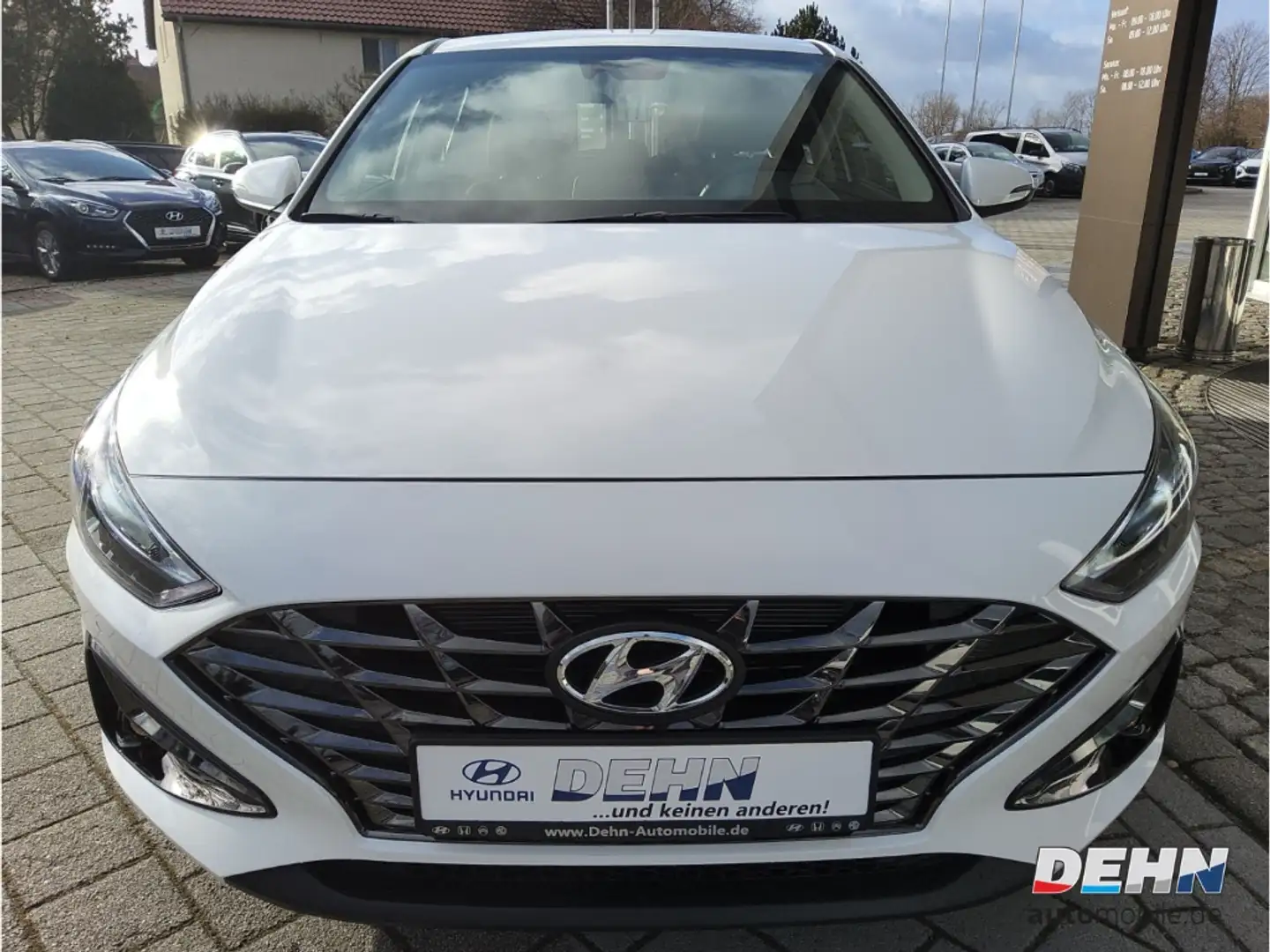 Hyundai i30 Trend 1.5 T-GDi +48V Navi-Paket/LED-Komfort-Paket Weiß - 2