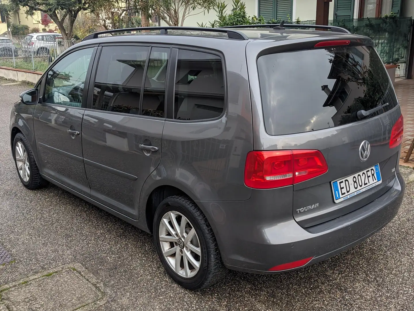 Volkswagen Touran Touran II 2011 1.6 tdi Comfortline Grigio - 2