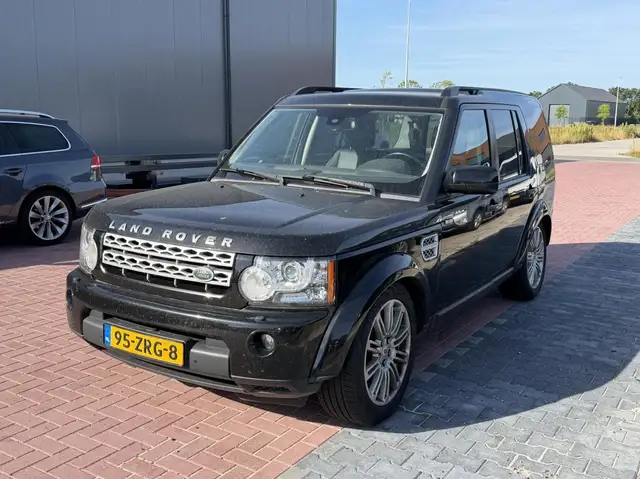 Land Rover Discovery view 2