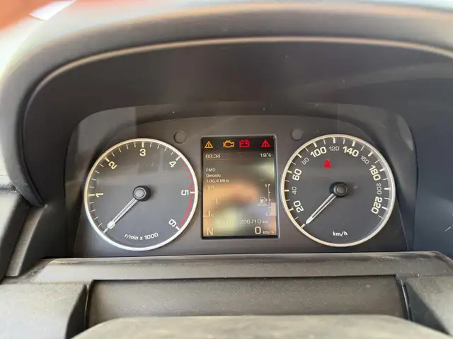 Land Rover Discovery view 9