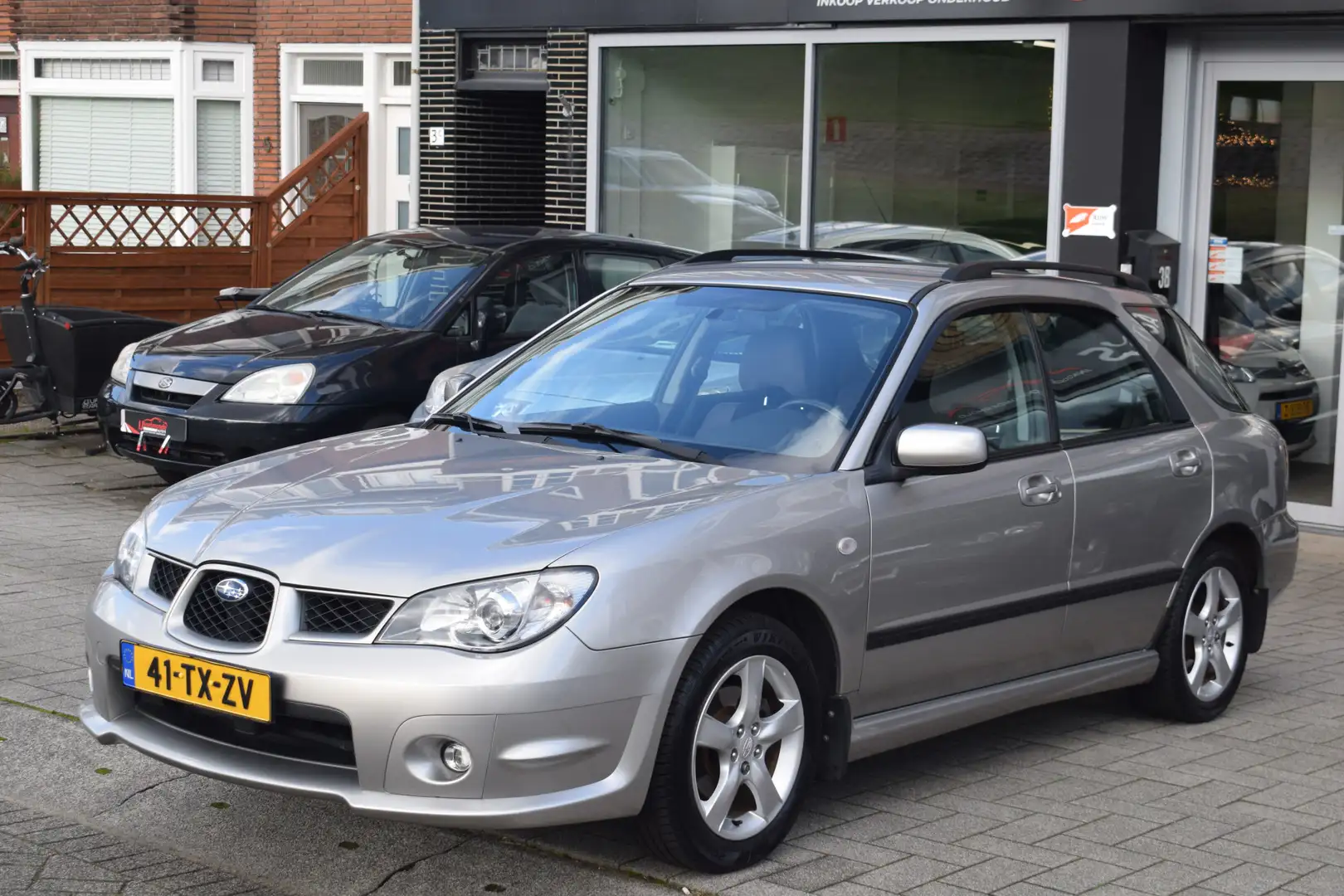 Subaru Impreza Plus 2.0R AWD NAP NL Auto Dealeronderhouden Grijs - 2