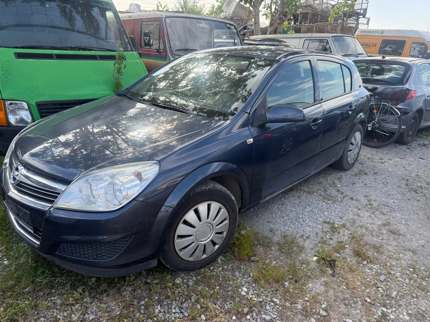 Opel Astra 1,4 Cosmo Klima euro 4 Schwarz - 1