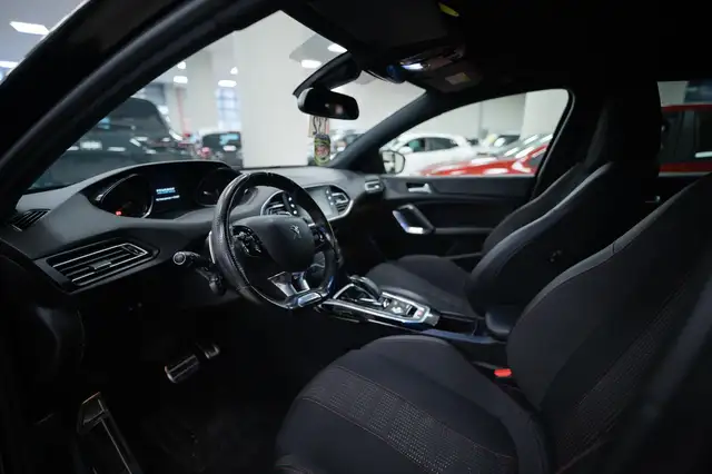 Peugeot 308 view 6