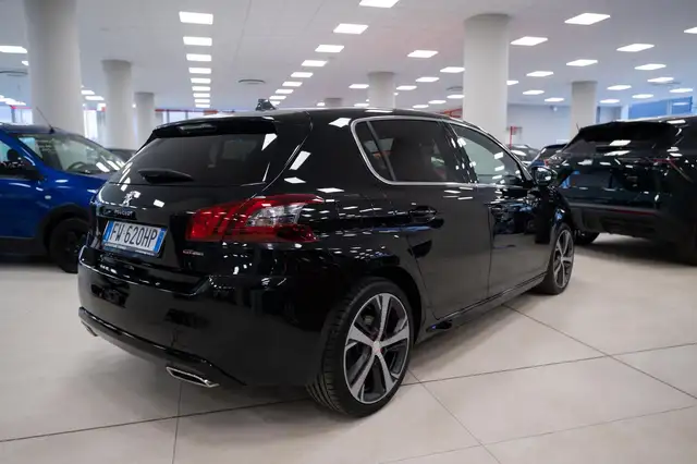 Peugeot 308 view 3