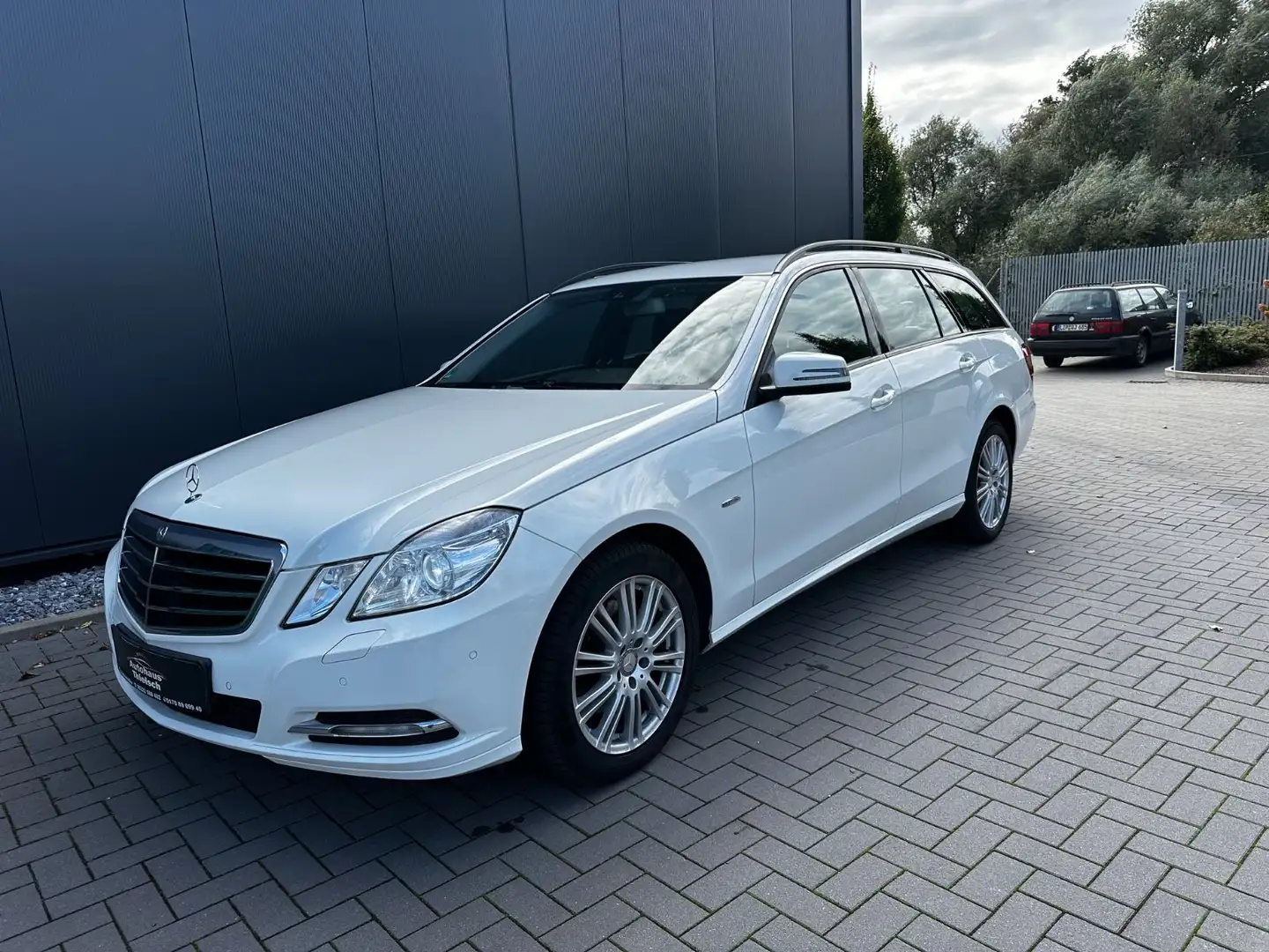 Mercedes-Benz E 250 E -Klasse T-Modell E 250 CDI 4-Matic Weiß - 1