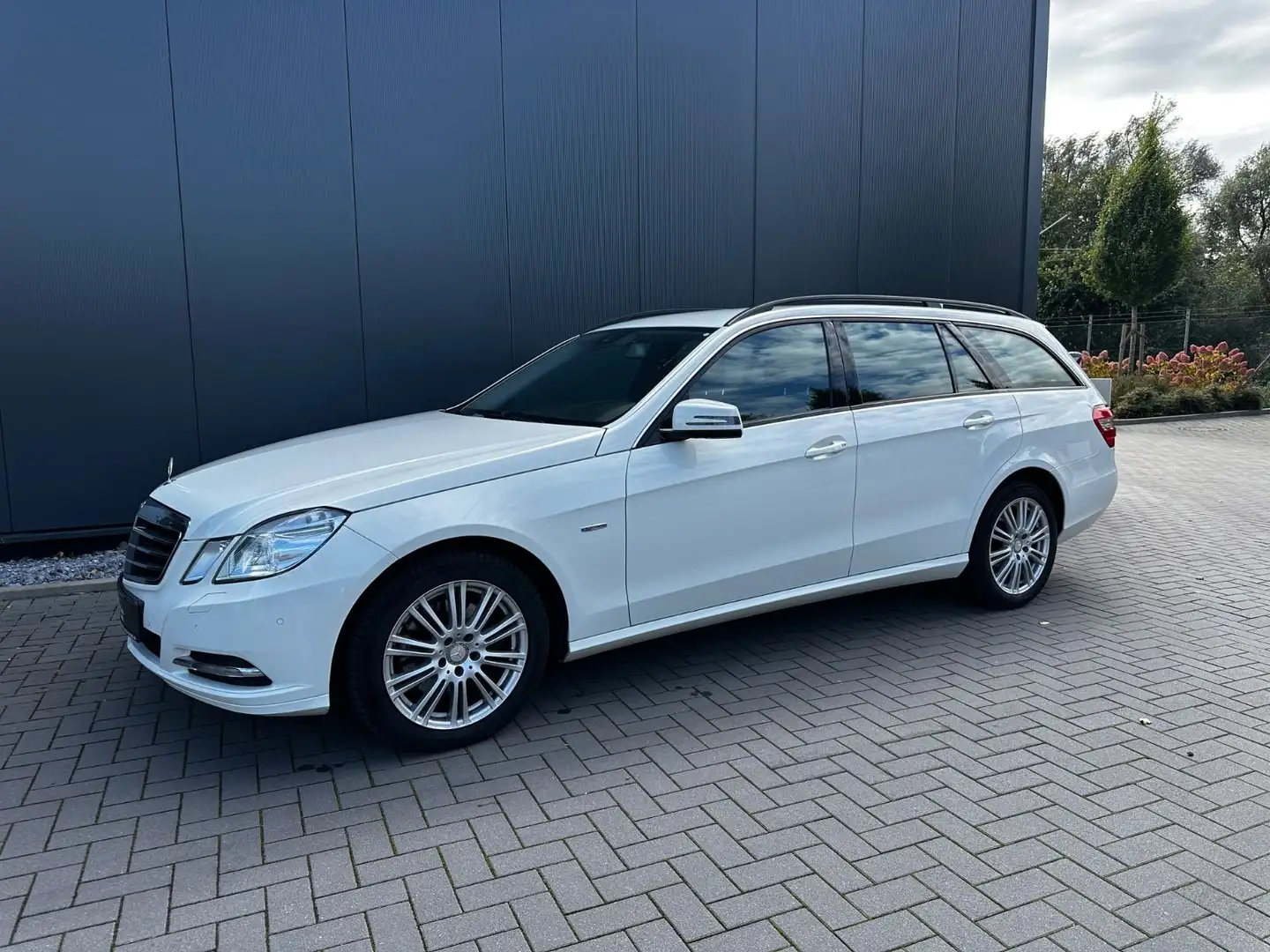 Mercedes-Benz E 250 E -Klasse T-Modell E 250 CDI 4-Matic Weiß - 2