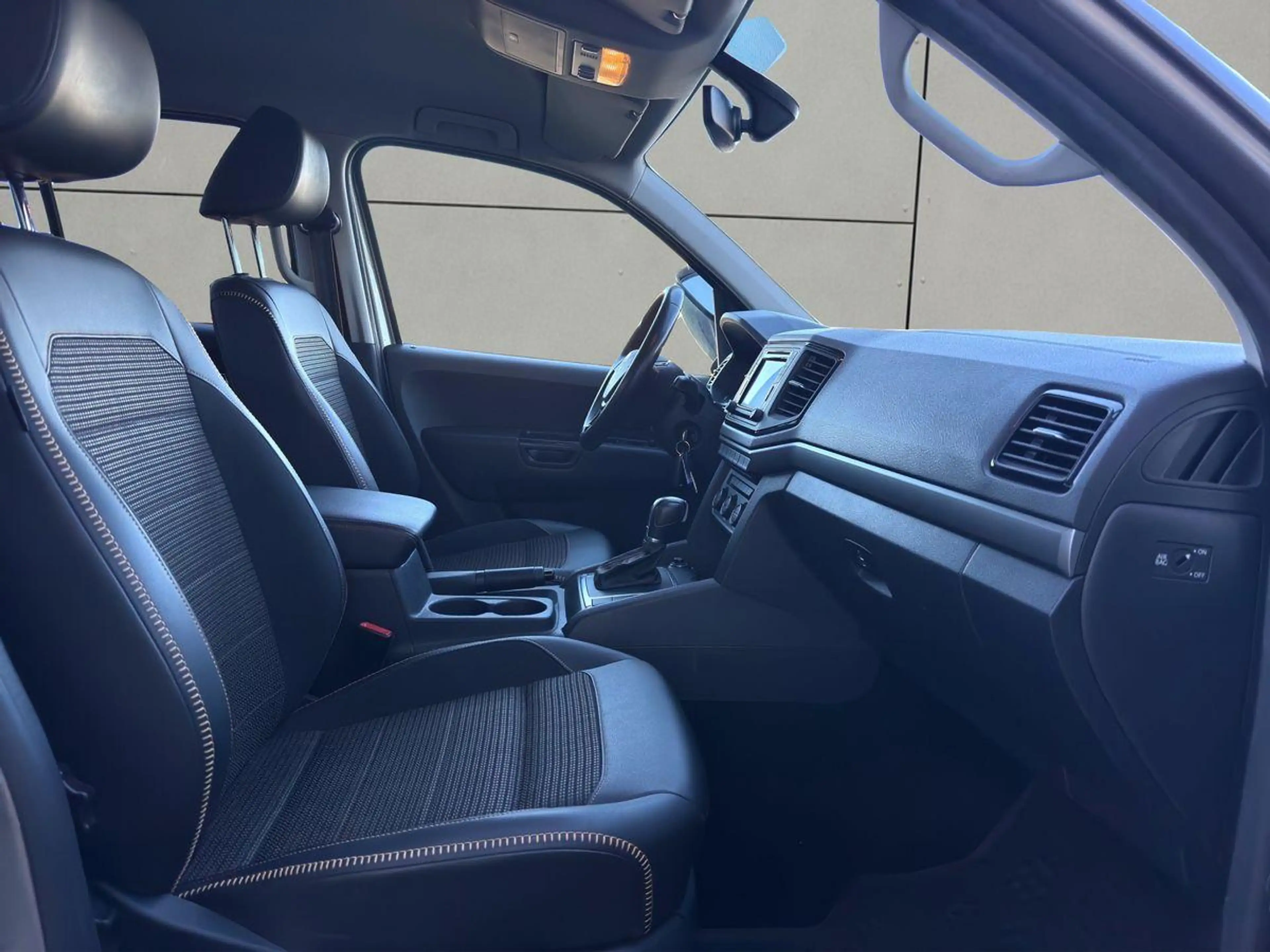 Volkswagen Amarok 3.0 V6 TDI Canyon 4M DoubleCab  3.5t Navi — photo 13
