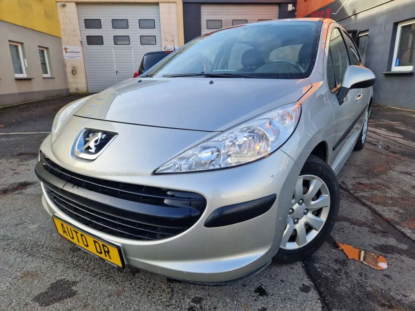 Peugeot 207 1.4 88 CV  Pack Clim Gris - 2