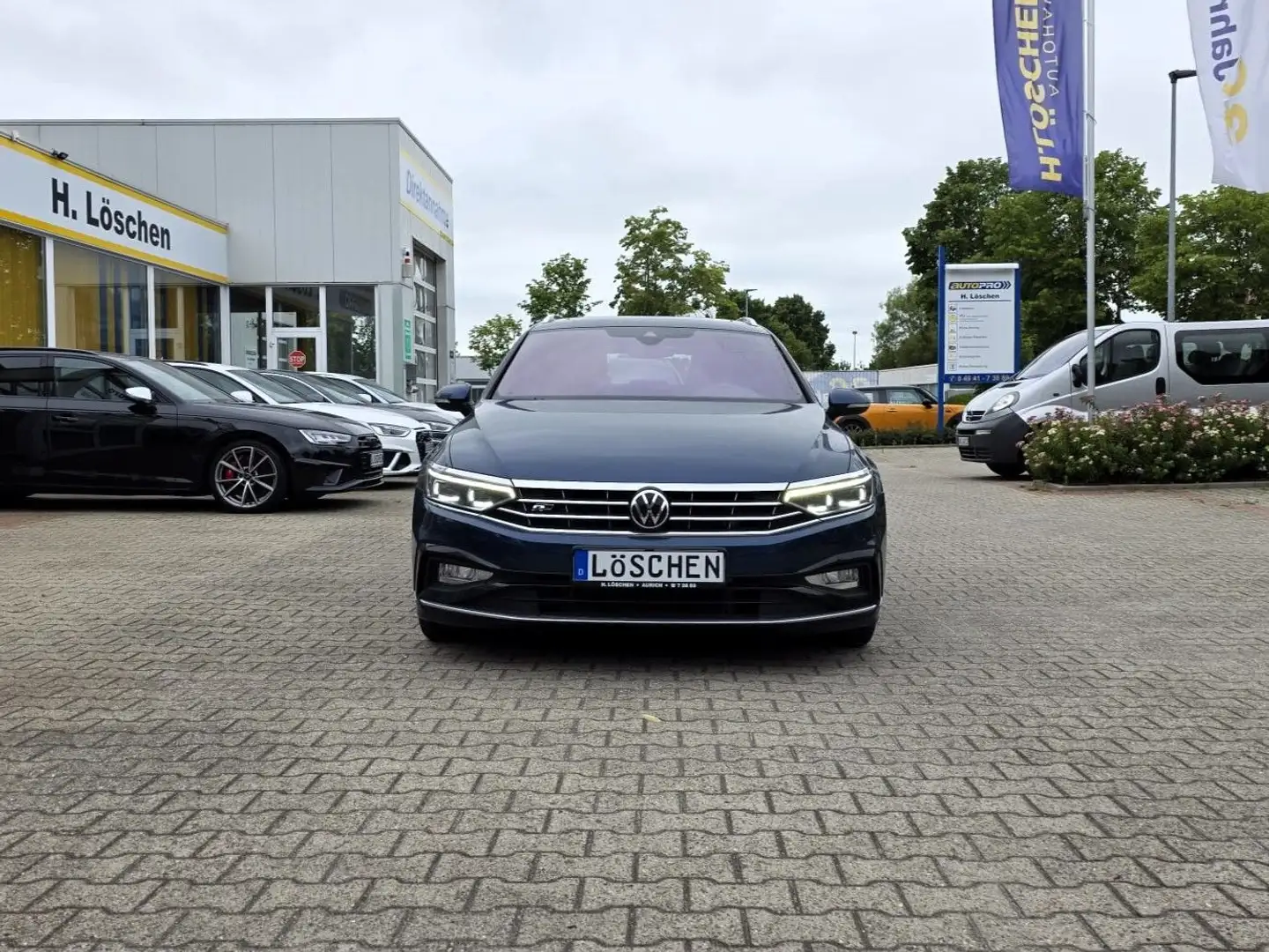 Volkswagen Passat Variant Elegance R-Line Pano HarmanKardon Blu/Azzurro - 2