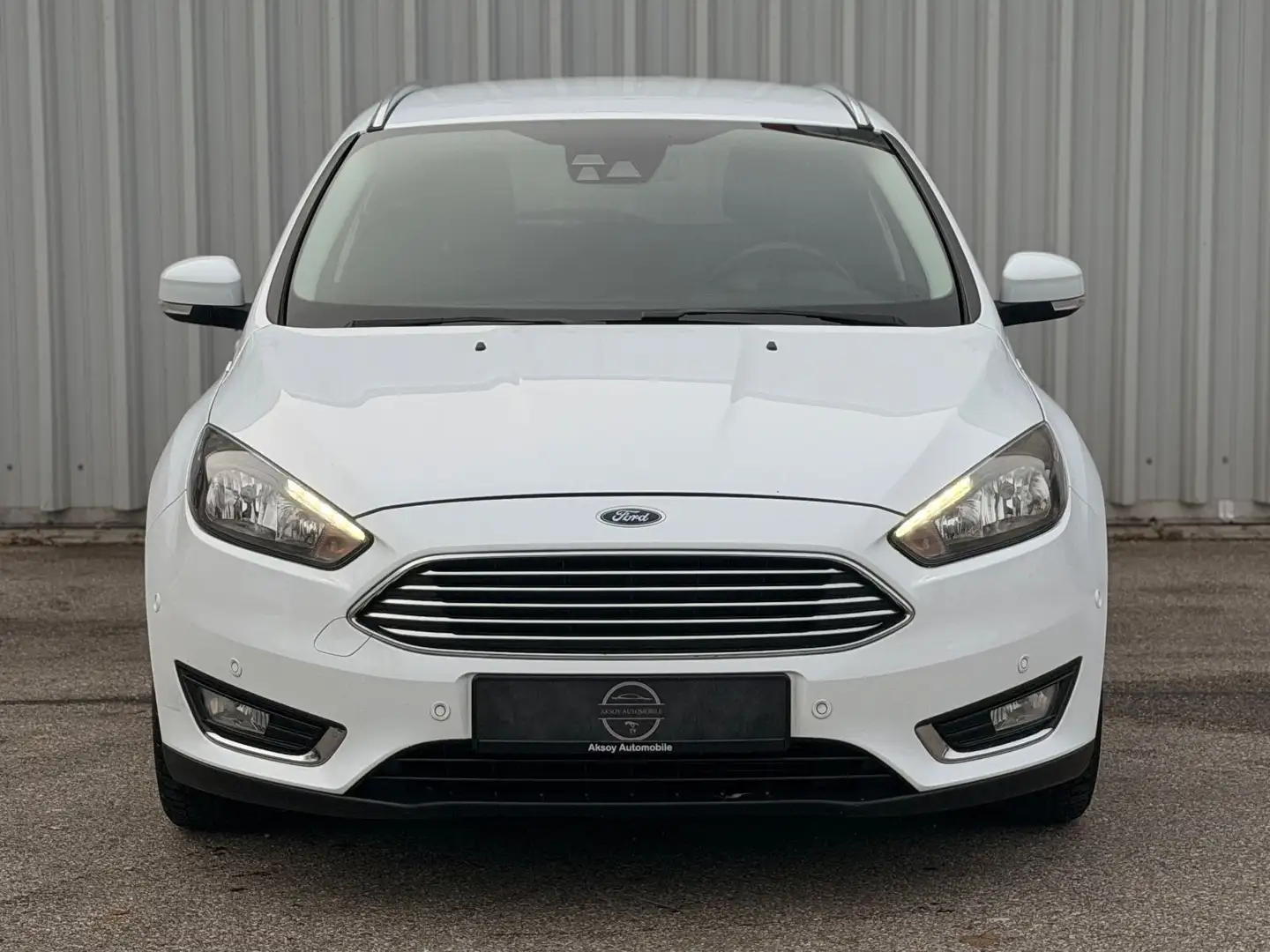 Ford Focus Turnier 1.0 125PS(TÜV*KLIMAAT.*CAM*NAVI*) Weiß - 2