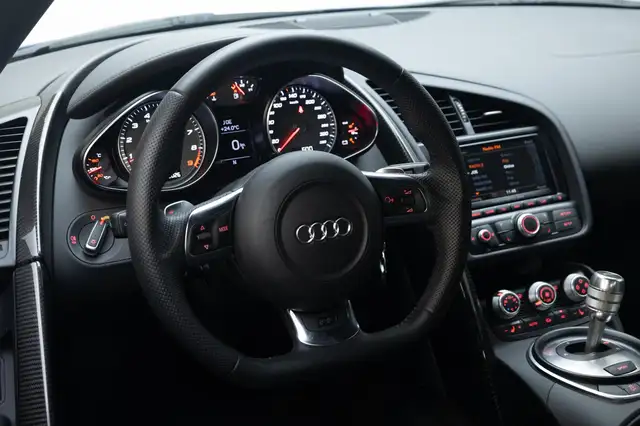 Audi R8 view 8