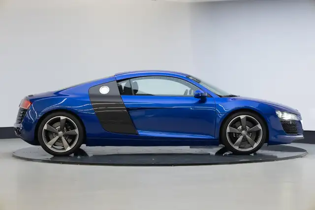 Audi R8 view 30
