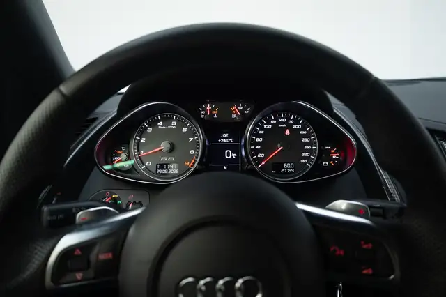 Audi R8 view 5