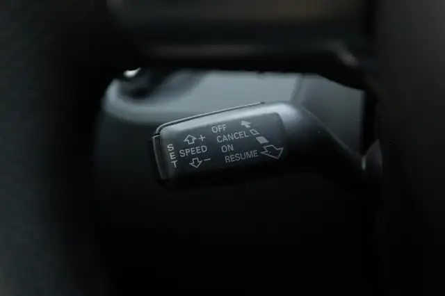 Audi R8 view 11