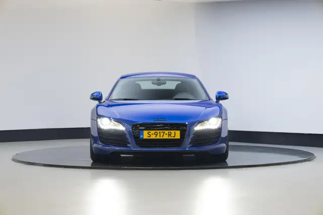 Audi R8 view 25