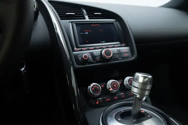 Audi R8 view 13