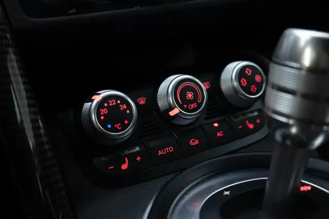 Audi R8 view 16