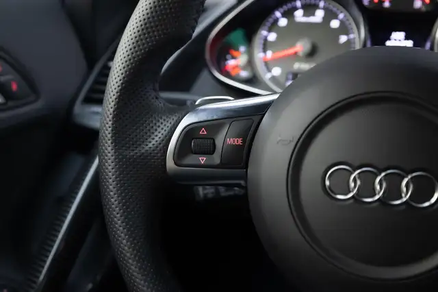 Audi R8 view 9