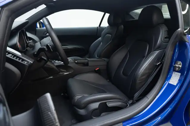 Audi R8 view 6