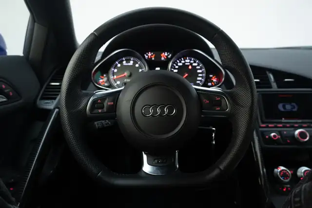 Audi R8 view 4