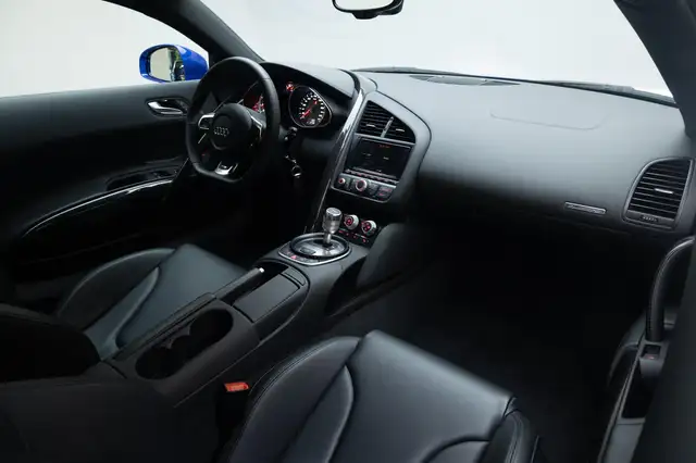 Audi R8 view 18