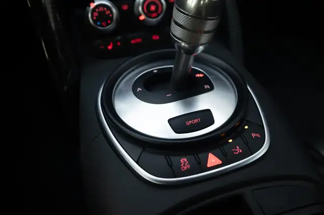 Audi R8 view 17