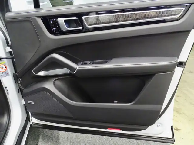 Porsche Cayenne view 15