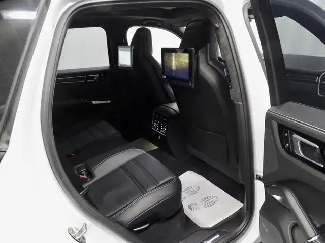 Porsche Cayenne view 7