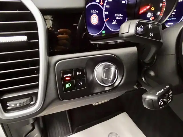 Porsche Cayenne view 13