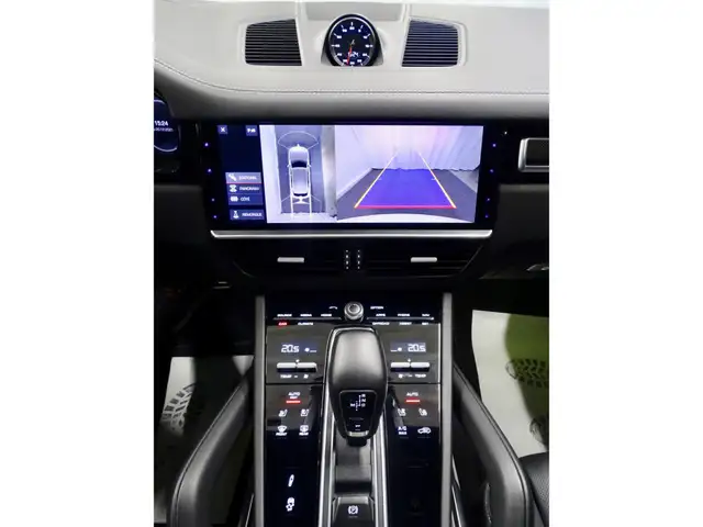 Porsche Cayenne view 10