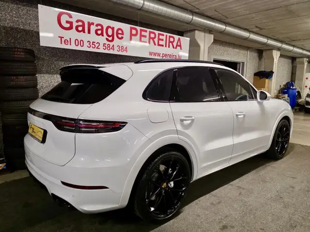 Porsche Cayenne view 2