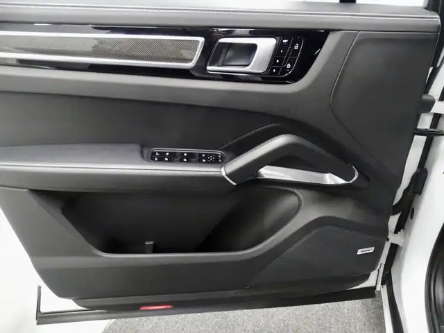 Porsche Cayenne view 14