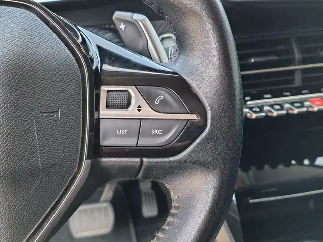 Peugeot 208 view 8