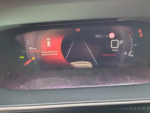 Peugeot 208 view 11