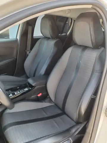 Peugeot 208 view 20