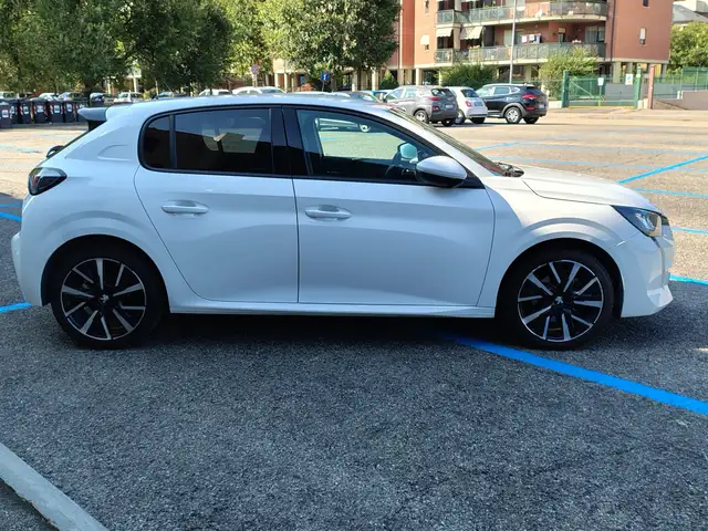 Peugeot 208 view 7
